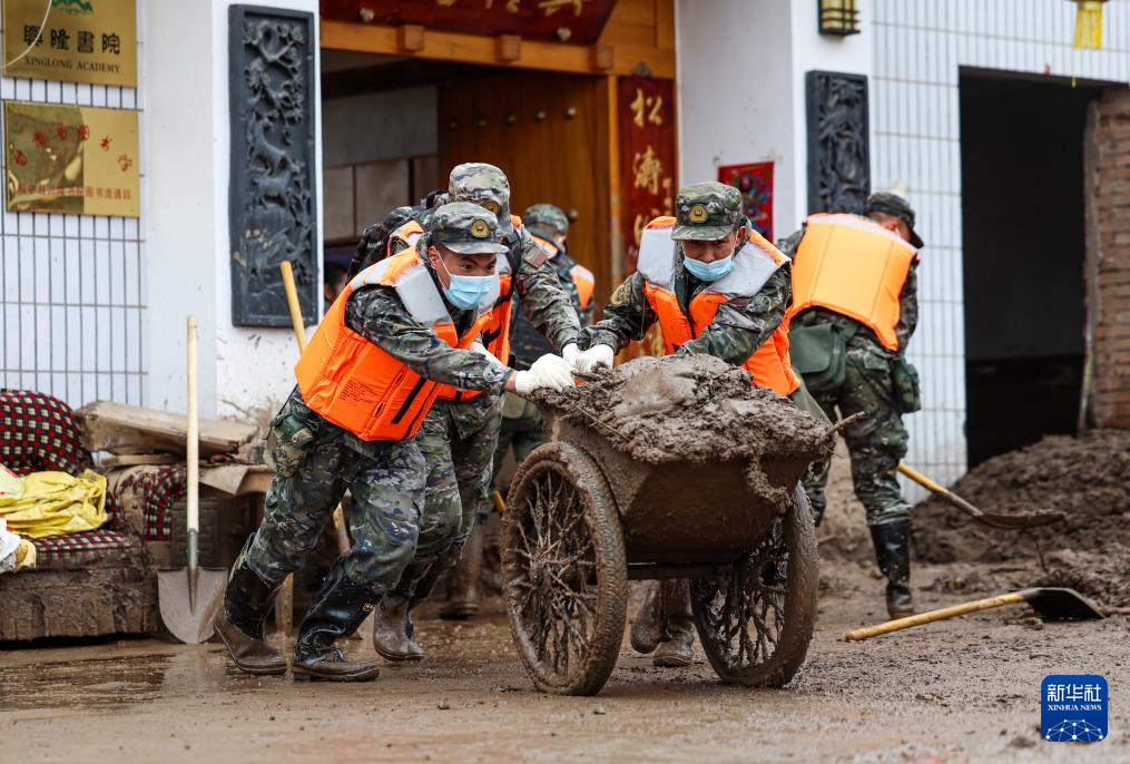 甘肃榆中：武警官兵开展多项救援任务
