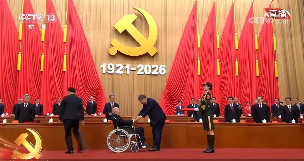 把一等功奖状压箱底46年的英雄老兵,荣获“七一勋章”!