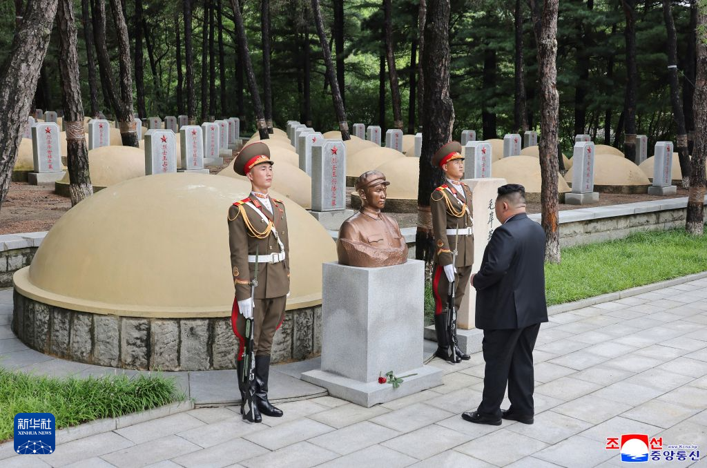 金正恩参谒中国人民志愿军烈士陵园